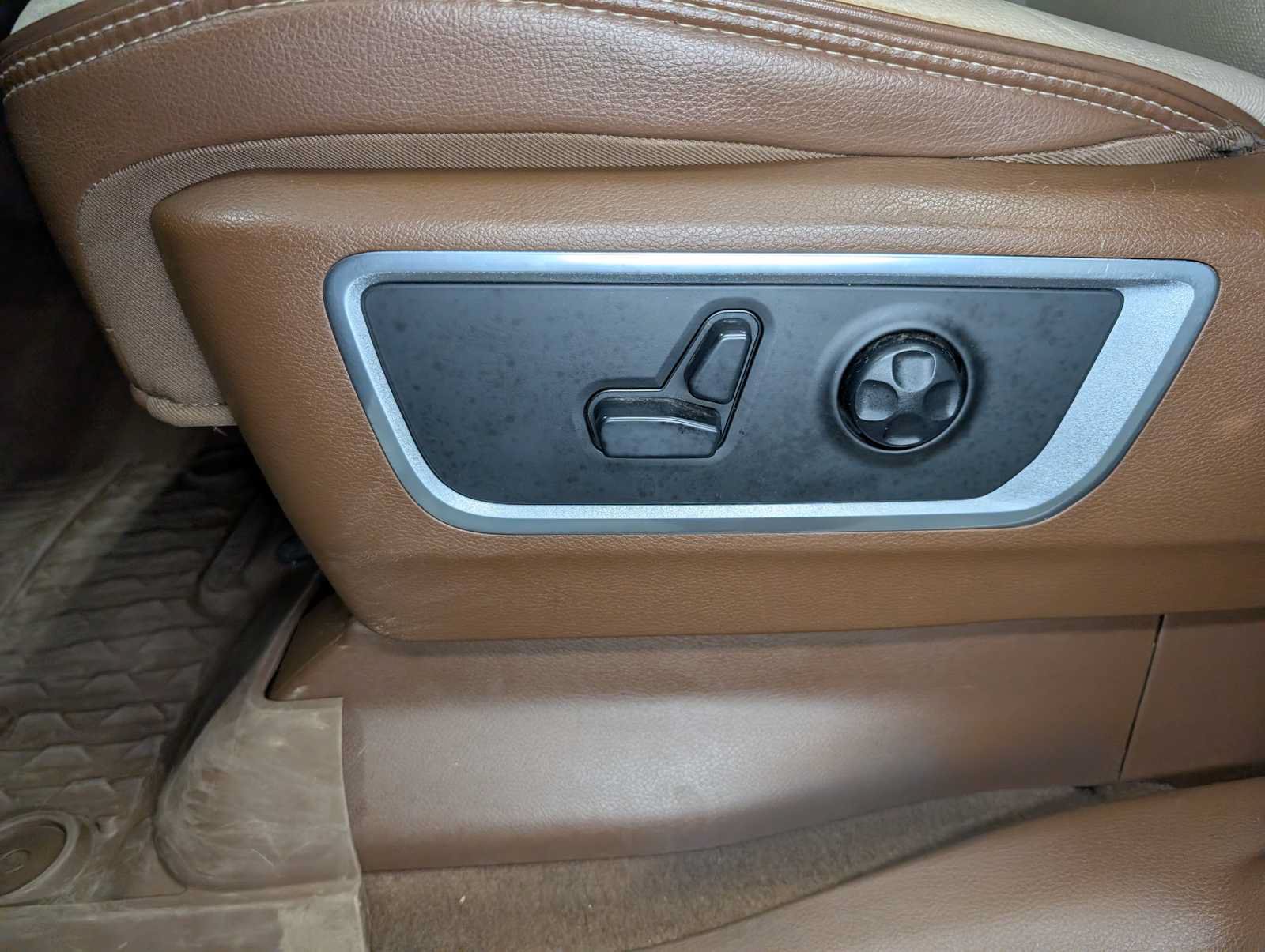 Used 2019 RAM 1500 Laramie AWD/4WD image 43