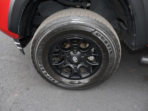 Used 2021 Toyota Tacoma SR5 image 39