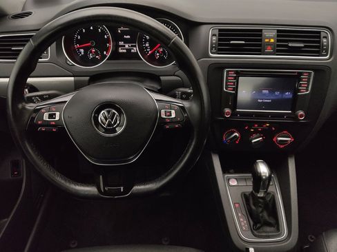 Used 2017 Volkswagen Jetta SE FWD image 22