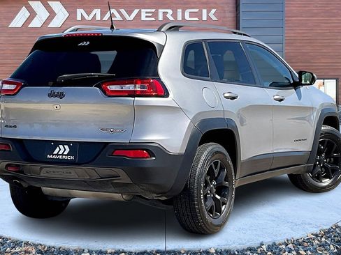 Used 2016 Jeep Cherokee Trailhawk AWD/4WD image 5