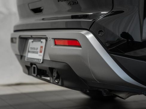 Used 2024 Nissan Pathfinder Platinum w/ Black Appearance Package image 6