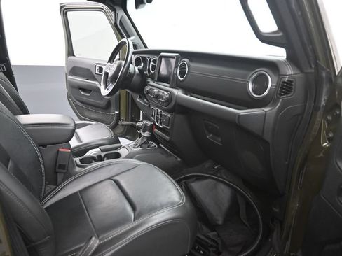 Used 2022 Jeep Gladiator Overland w/ Popular Equipment Package AWD/4WD image 24