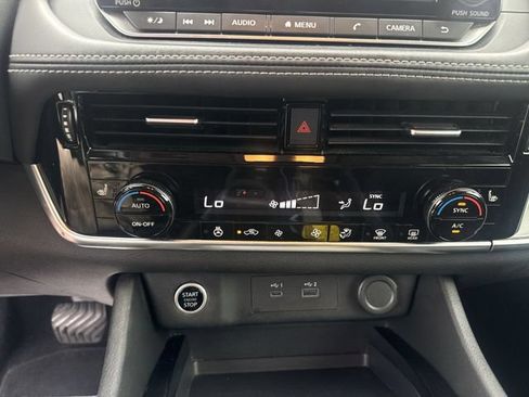 Used 2021 Nissan Rogue SV w/ Premium Package FWD image 12