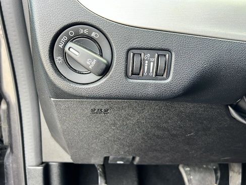 Used 2017 Dodge Grand Caravan GT image 26