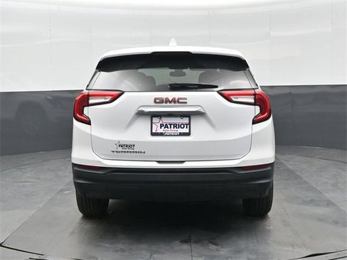 Used 2024 GMC Terrain SLE image 5