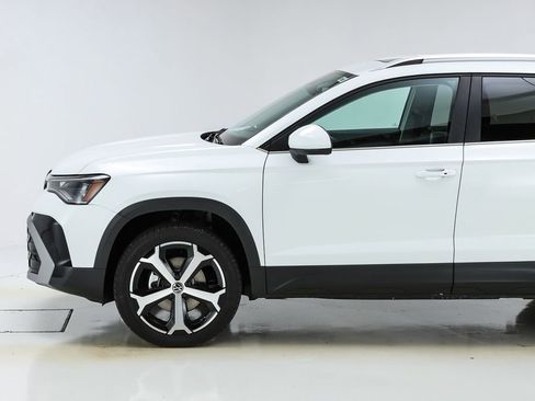 New 2025 Volkswagen Taos SEL image 3