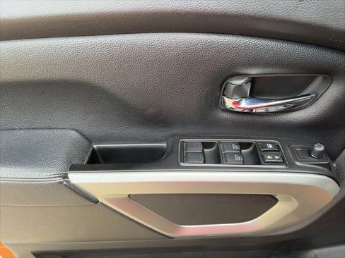 Used 2019 Nissan Titan PRO-4X image 11