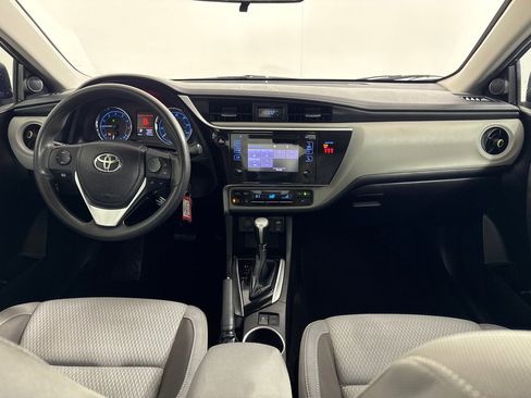 Used 2018 Toyota Corolla LE image 25