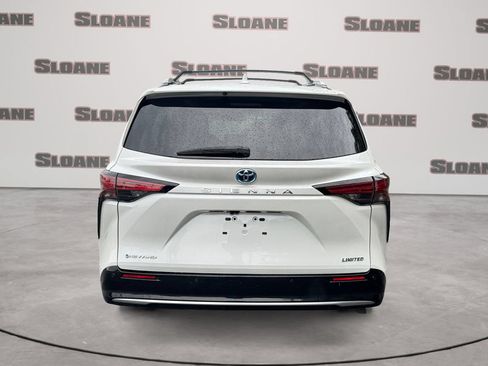 Used 2025 Toyota Sienna Limited AWD/4WD image 4