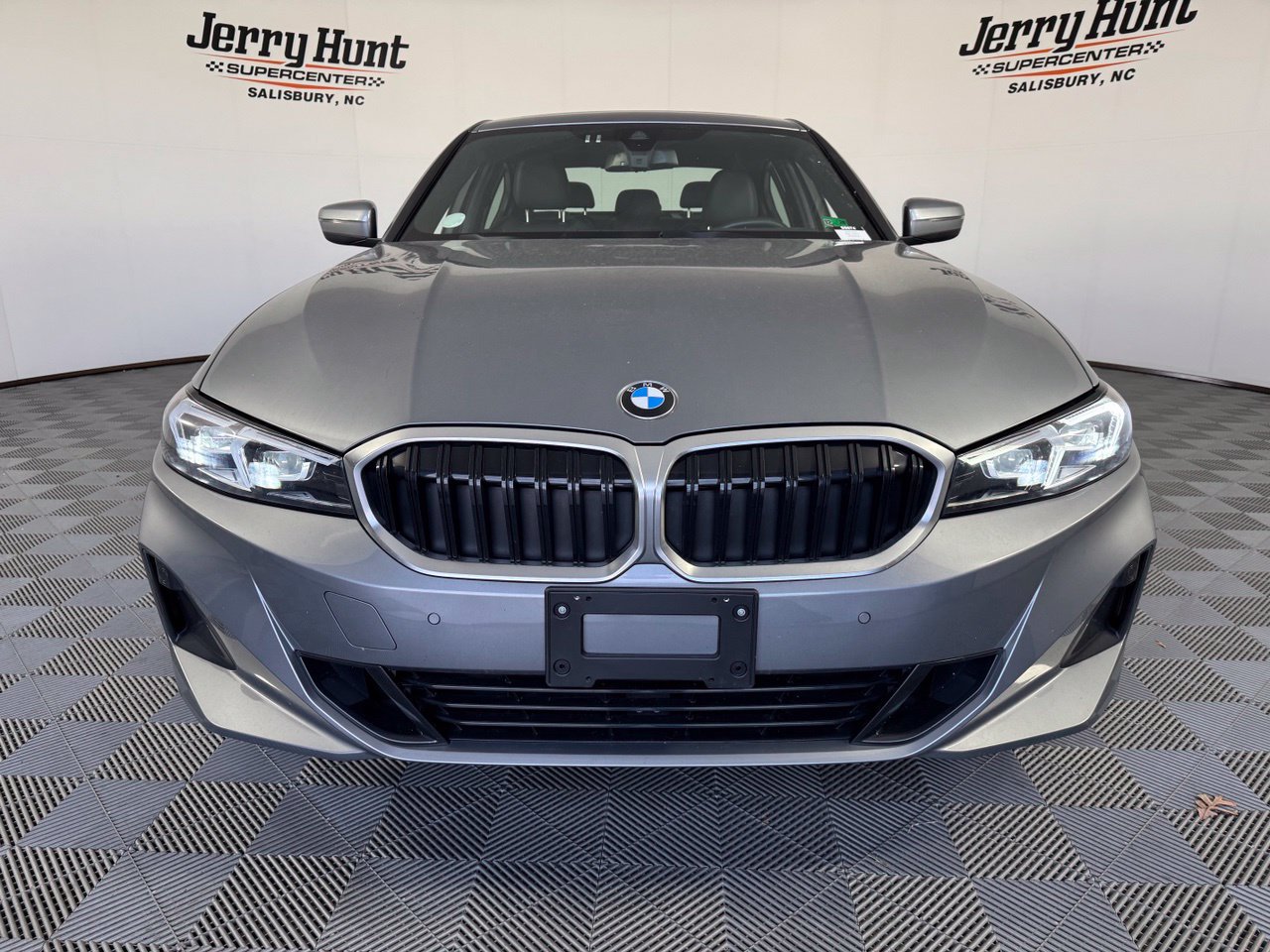 Used 2026 BMW 330i xDrive Sedan w/ Premium Package AWD/4WD image 4