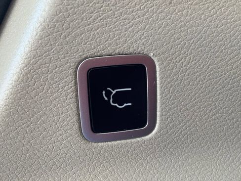 Used 2024 Chrysler Pacifica Touring-L image 31