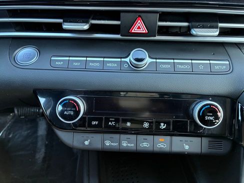 Used 2023 Hyundai Elantra SEL w/ Convenience Package image 28