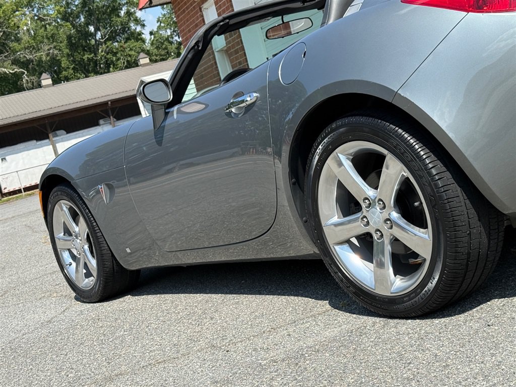 Used 2007 Pontiac Solstice Convertible w/ Premium Package RWD image 18