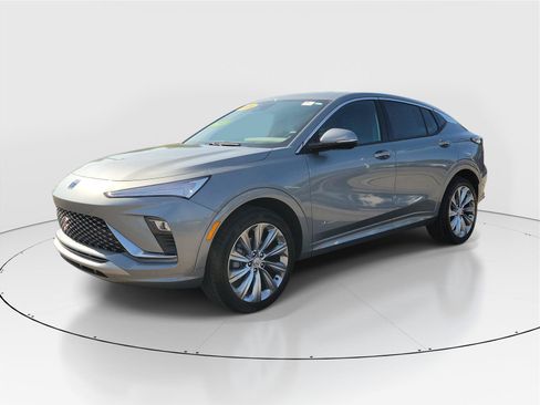 Used 2025 Buick Envista Avenir FWD image 2