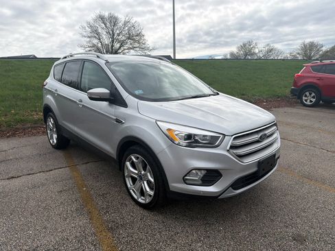 Used 2019 Ford Escape Titanium image 3