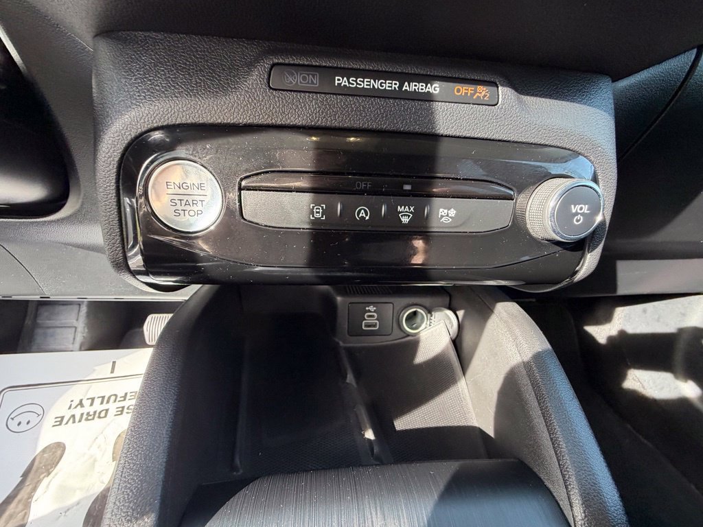 Certified 2025 Ford Escape Platinum AWD/4WD image 23