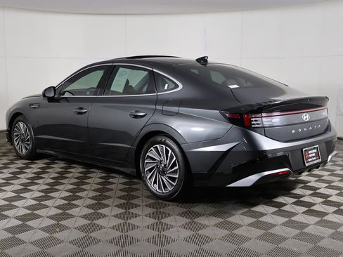 Used 2025 Hyundai Sonata Limited FWD image 13