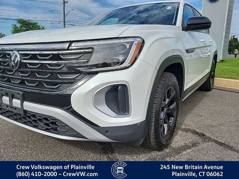 Certified 2024 Volkswagen Atlas Peak Edition SEL AWD/4WD image 24