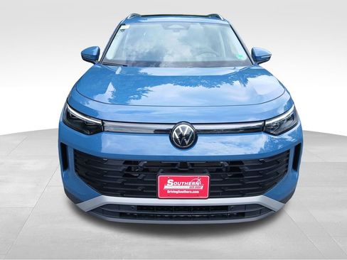 New 2025 Volkswagen Tiguan SE image 8