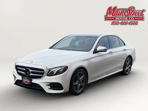 Used 2017 Mercedes-Benz E 300 4MATIC image 3