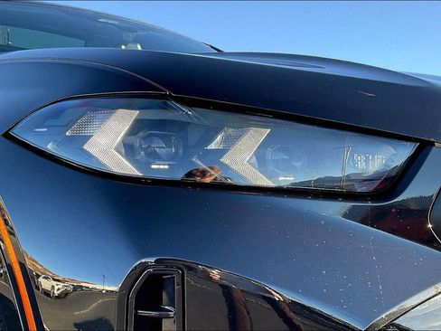 Used 2025 BMW X6 xDrive40i w/ Climate Comfort Package image 31