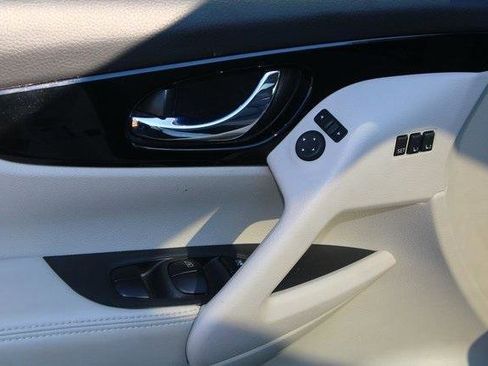 Used 2022 Nissan Rogue Sport SL w/ Premium Package image 14