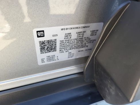 Used 2025 Chevrolet Trax LT w/ LT Convenience Package image 28