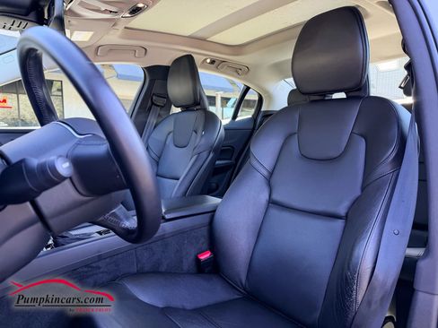 Used 2020 Volvo S60 T5 Momentum image 41