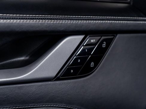 Used 2021 Porsche 911 Carrera 4S w/ Sport Package image 46