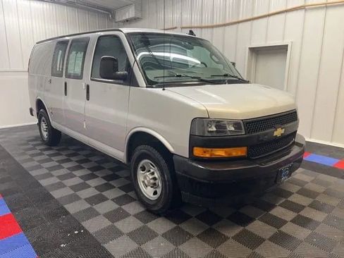 Used 2022 Chevrolet Express 2500 image 2
