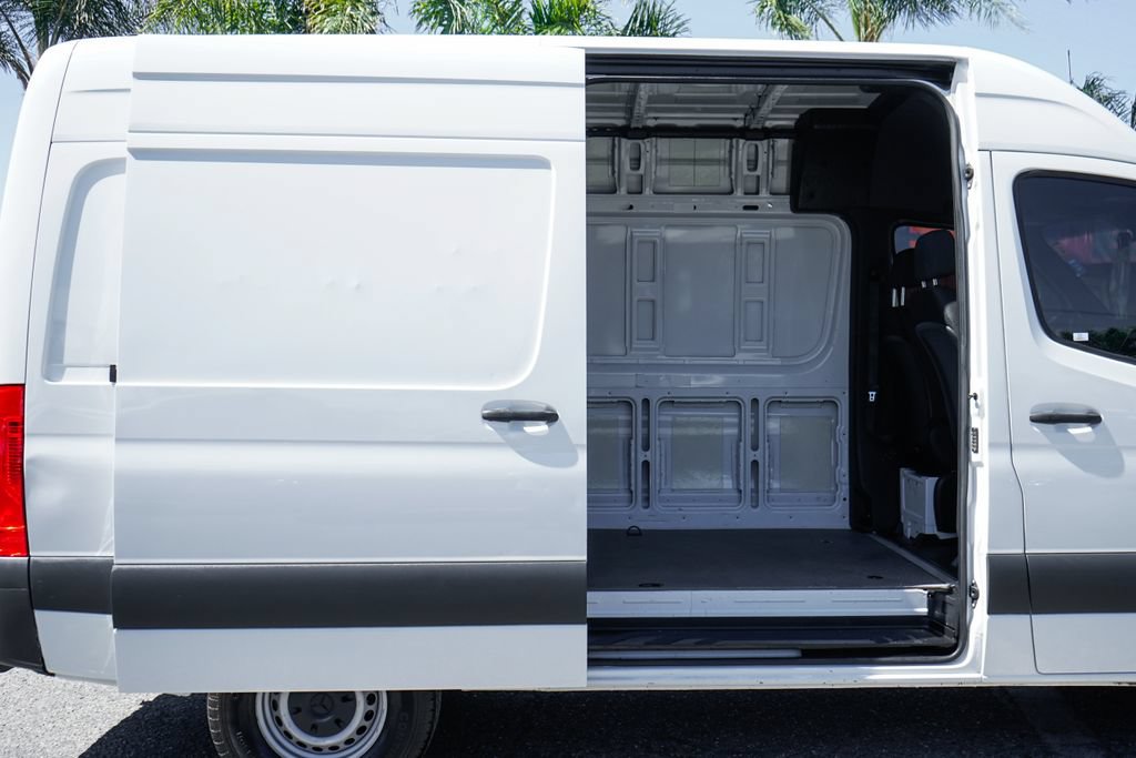 Used 2020 Mercedes-Benz Sprinter 1500 image 11