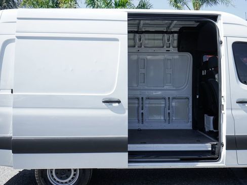 Used 2020 Mercedes-Benz Sprinter 1500 image 11