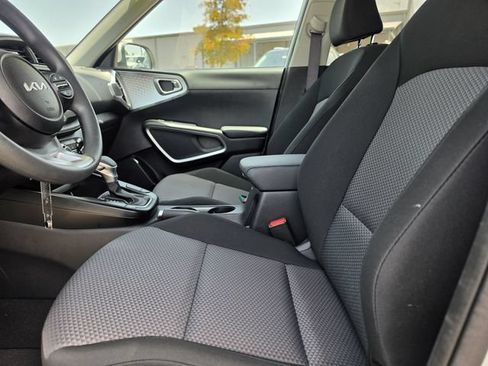Certified 2025 Kia Soul LX w/ LX Technology Package FWD image 16