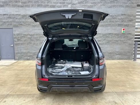 New 2025 Land Rover Discovery Sport Dynamic SE image 9