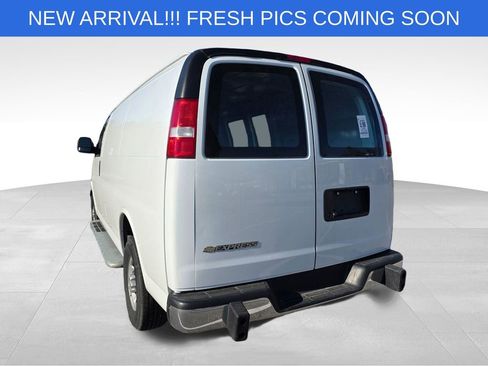 Used 2024 Chevrolet Express 2500 w/ Driver Convenience Package image 6