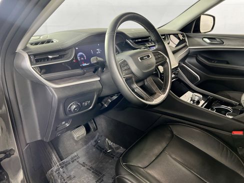 Used 2022 Jeep Grand Cherokee Limited AWD/4WD image 9
