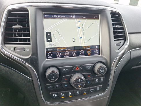 Used 2018 Jeep Grand Cherokee Limited image 28