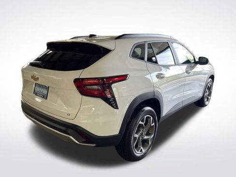 Certified 2024 Chevrolet Trax LT w/ Sunroof Package image 5