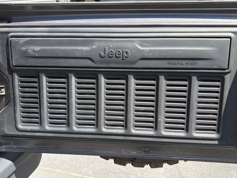 Used 2018 Jeep Wrangler Unlimited Rubicon AWD/4WD image 22