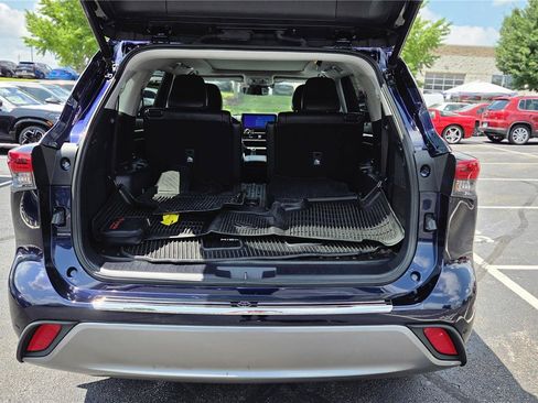 Used 2023 Toyota Highlander Platinum AWD/4WD image 5