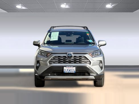 Used 2019 Toyota RAV4 Limited w/ Carpet Mat Package image 5