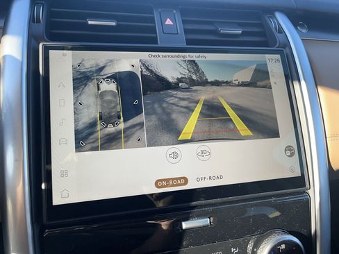 New 2025 Land Rover Discovery Metropolitan Edition image 20