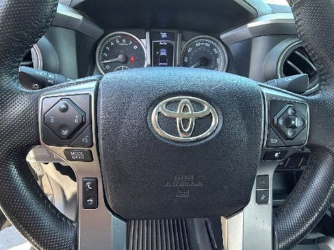 Used 2022 Toyota Tacoma SR5 w/ SR5 Appearance Package (SM) image 18
