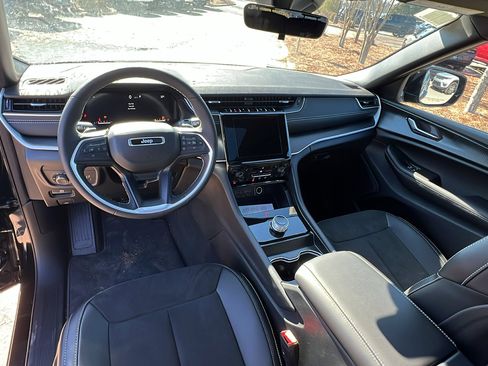 New 2025 Jeep Grand Cherokee L Altitude image 22