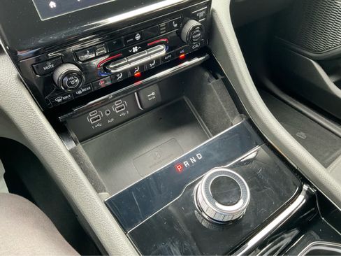 Used 2022 Jeep Grand Cherokee Laredo w/ Luxury Tech Group I RWD image 20
