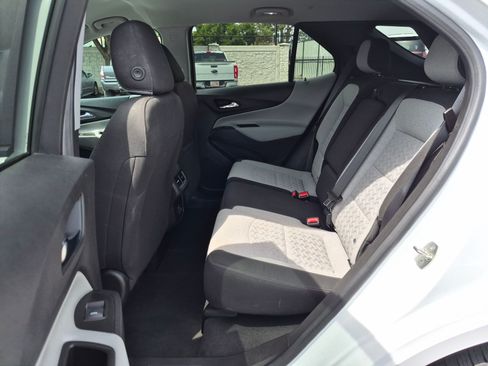 Used 2022 Chevrolet Equinox LS w/ LS Convenience Package AWD/4WD image 27