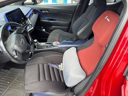Used 2021 Toyota C-HR XLE FWD image 11