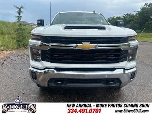 Used 2025 Chevrolet Silverado 2500 LT w/ All Star Edition AWD/4WD image 3