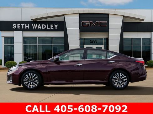 Used 2025 Nissan Altima 2.5 SV FWD image 4