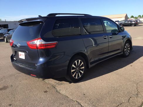 Used 2020 Toyota Sienna XLE w/ XLE Navigation Package AWD/4WD image 7